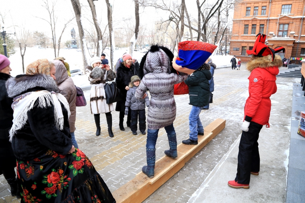 Масленичное веселье началось в Хабаровске, Фото с места события собственное