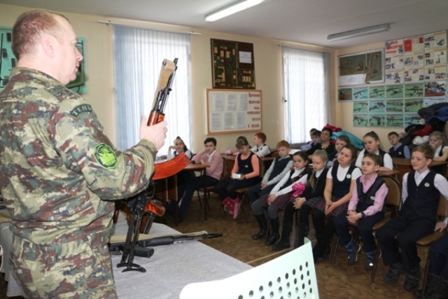 В гостях у спецназа, Фото с места события из других источников