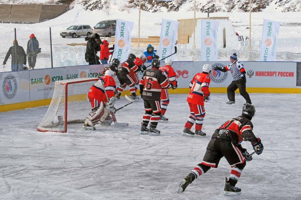 Хоккейный матч на льду Байкала, Фото с места события собственное