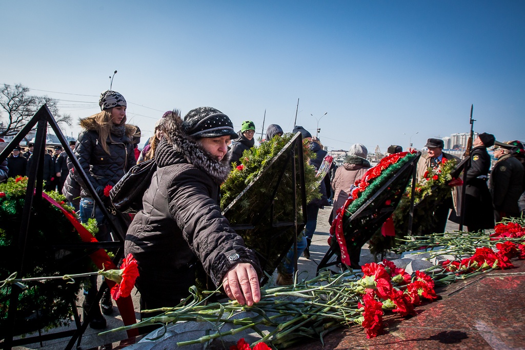 Возложение цветов, Фото с места события собственное