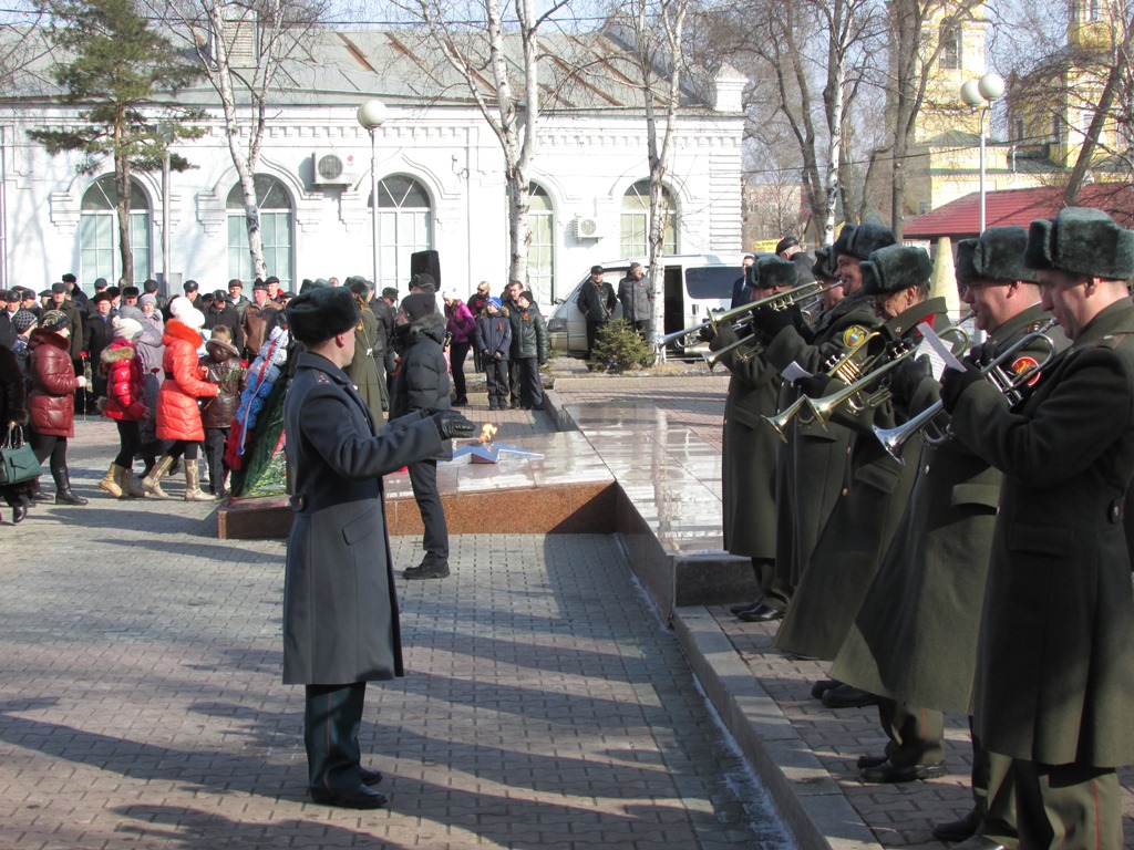 Военный оркестр на площади Победы, Фото с места события собственное