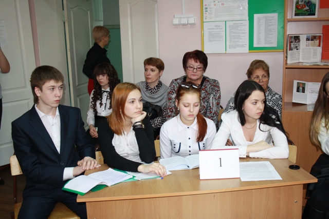 Школьники обудили за круглым столом попытки переписать историю Великой Отечественно войны, Фото с места события из других источников