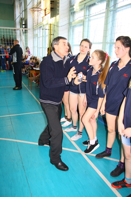 Александр Серебряков настравивает свои подопечных перед финалом, Фото с места события собственное