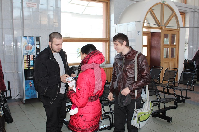 Памятки и буклеты раздали пассажирам, Фото с места события из других источников