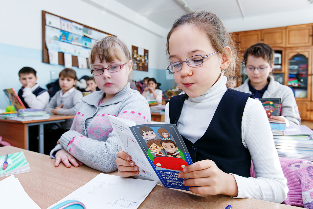 Школьники, Фото с места события собственное