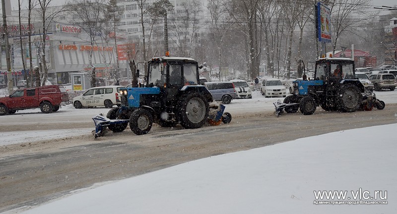 Очистка дорог от снега во Владивостоке, Фото с места события из других источников