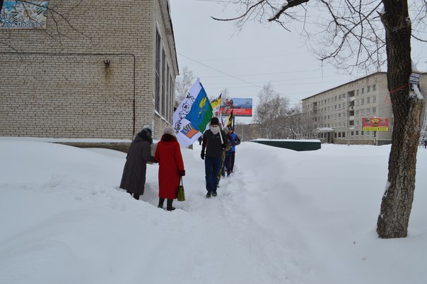 Забег проходил по заснеженным улицам, Фото с места события из других источников