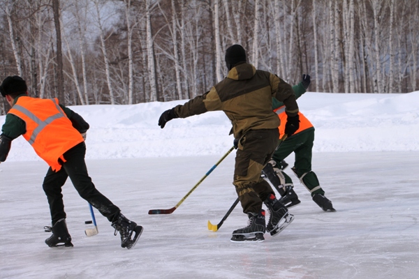 Хоккейное дерби разразилось между воспитанниками Биробиджанской колонии и офицерами УФСИН, Фото с места события из других источников