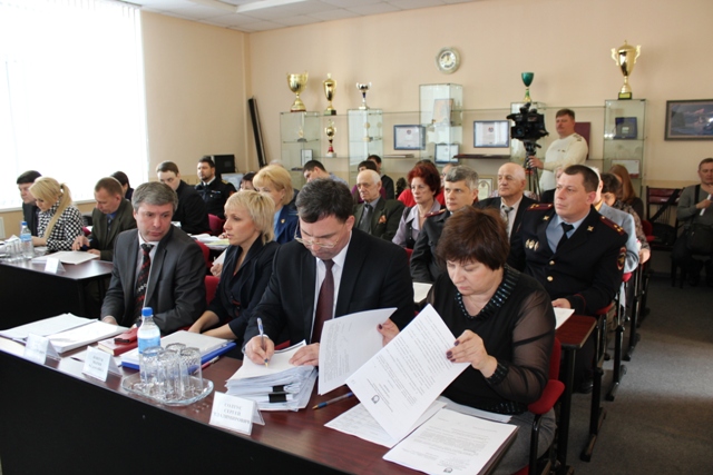Дума заслушала ежегоддный отчет наччальника отдела внутренних дел, Фото с места события собственное