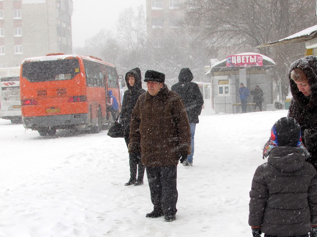 Городские автобусы продолжают движение, Фото с места события собственное