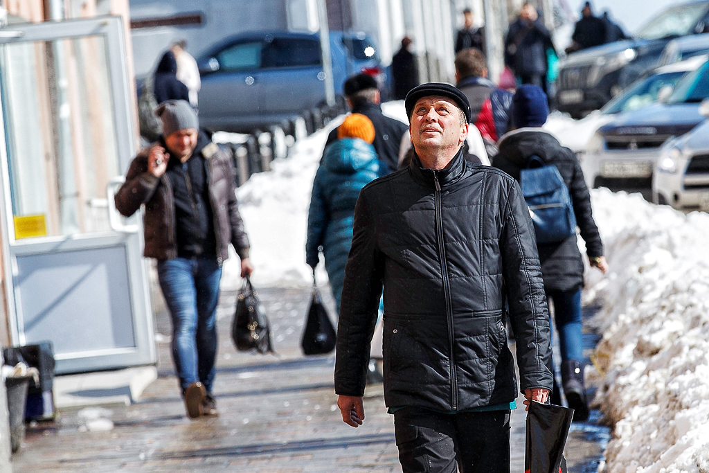 По улицам города лучше ходить, высоко задрав голову, Фото с места события собственное