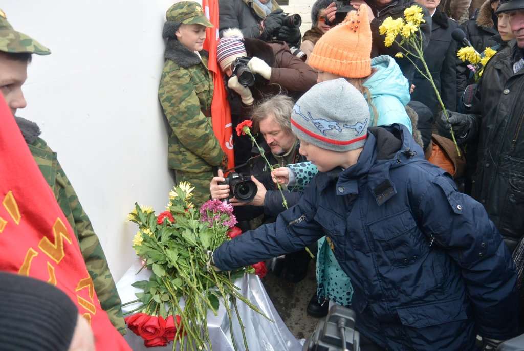 Возложение цветов, Фото с места события собственное