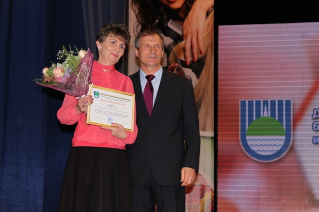 Мастеров хорошего настроения поздравили в Биробиджане , Фото с места события собственное