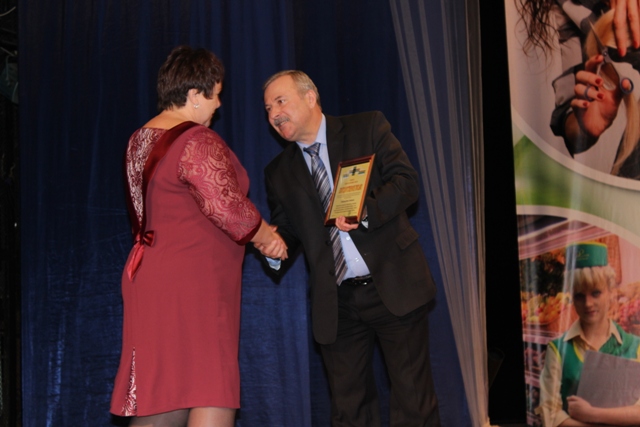 Награждает Сергей Клейменов, Фото с места события собственное