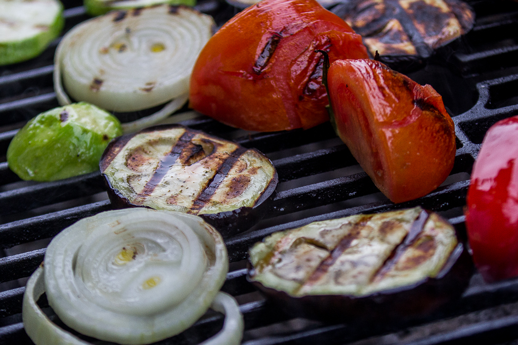 Вкусно вкусно ижевск. Алтайское мясо Междуреченск. Жаромакс Алтайское мясо.