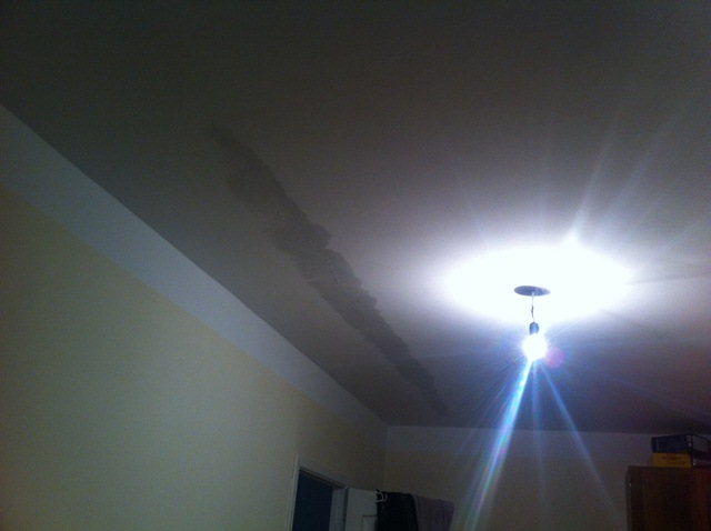 Потолки в квартире дома №11 по улице Мелиоративной, Фото с места события из других источников