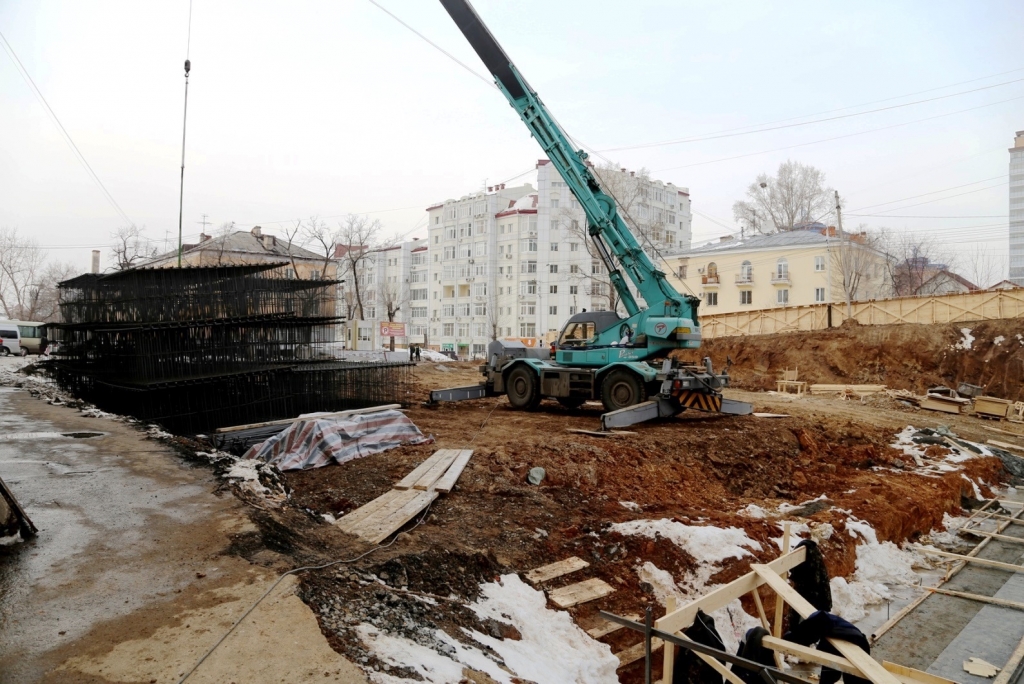 Небоскреб начали возводить в центре Хабаровска, Фото с места события собственное