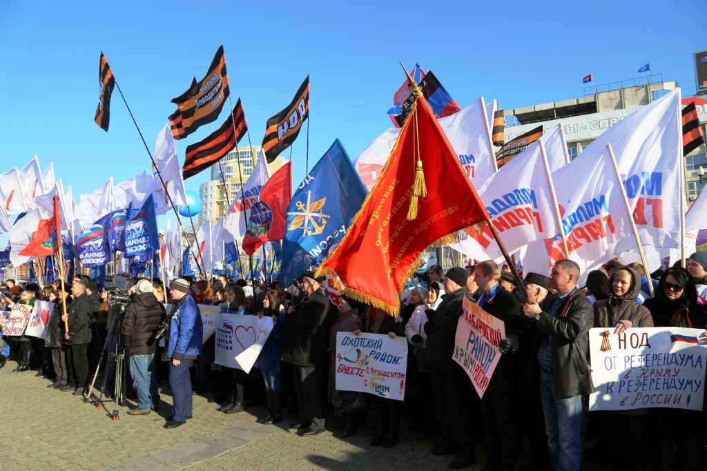 Тысячи хабаровчан вышли на митинг в честь годовщины возвращения Крыма "в родную гавань", Фото с места события собственное