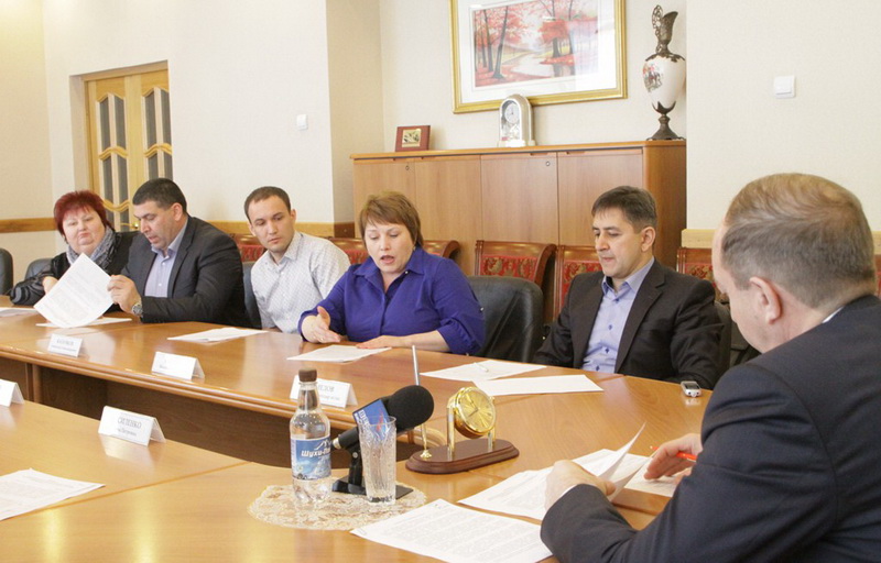 Встреча врио губернатора ЕАО Александра Левинталя с представителями торговых сетей, Фото с места события из других источников