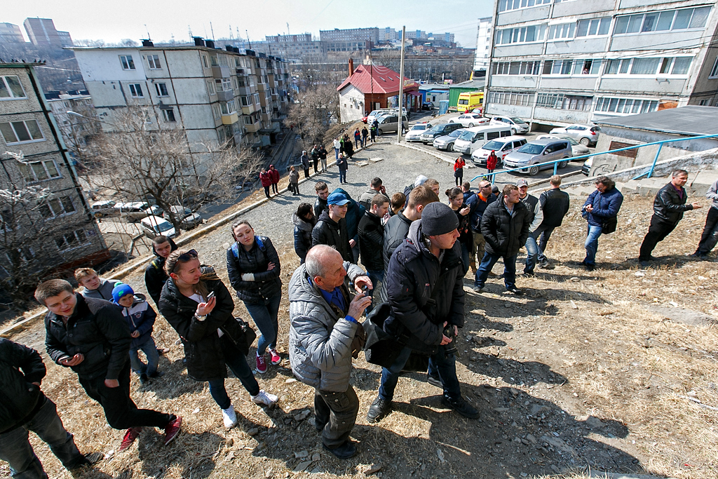 Дом буквально окружили любопытные, Фото с места события собственное