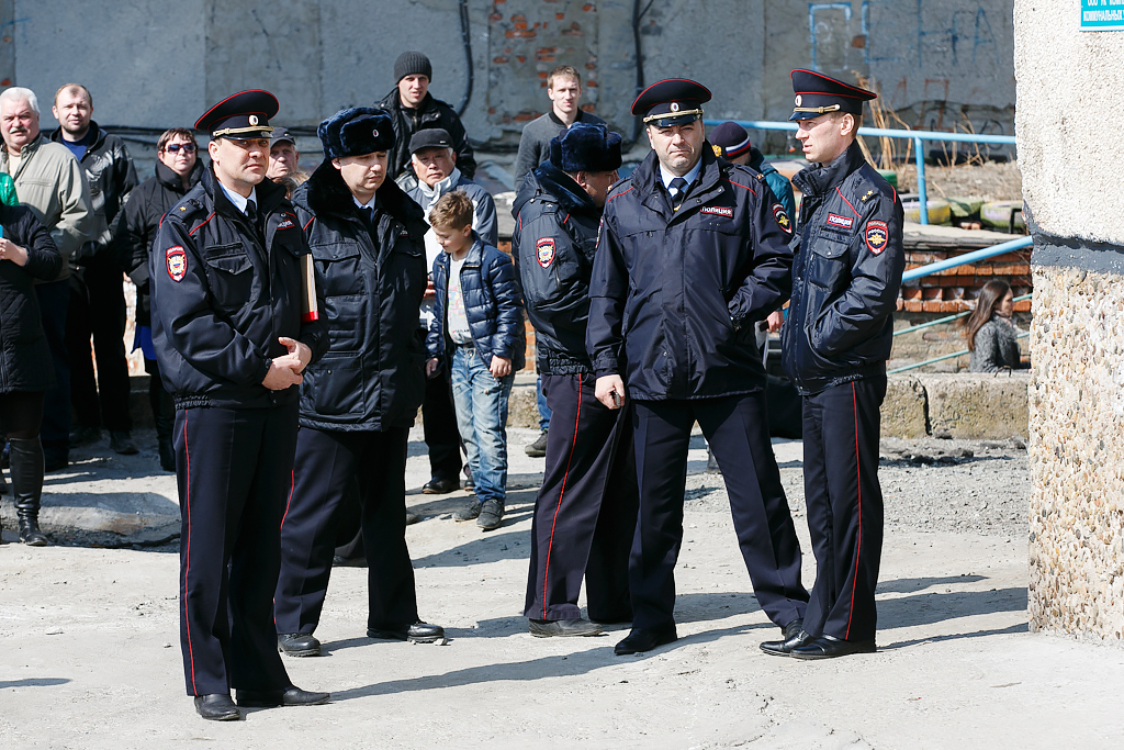 Полиция организовала что-то вроде оцепления, Фото с места события собственное