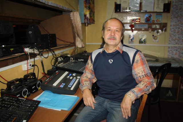 Александр Кириенко более 15-ти лет руководит театром, Фото с места события собственное