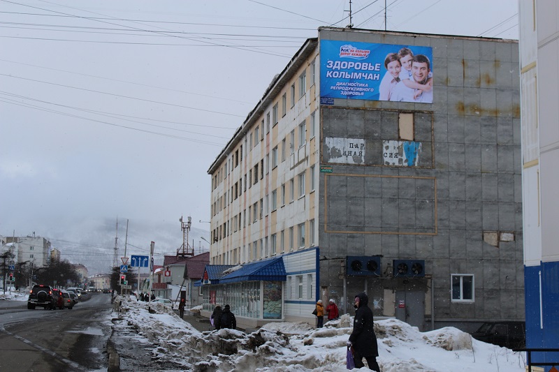 Здесь был баннер с изображением главы региона и логотипом ЕР. Исчез, Фото с места события собственное