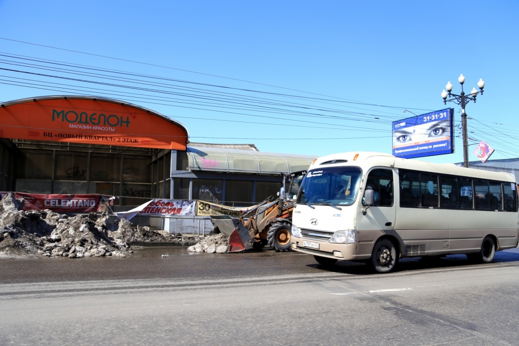Дороги Хабаровска "вылизывают" к приезду первых лиц государства, Фото с места события собственное