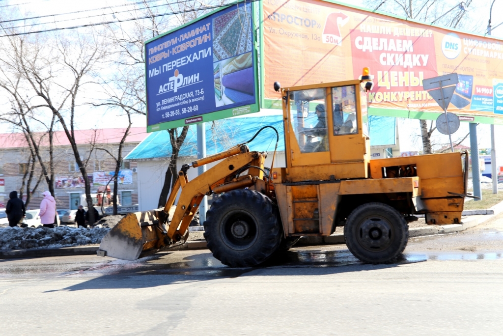 Дороги Хабаровска "вылизывают" к приезду первых лиц государства, Фото с места события собственное