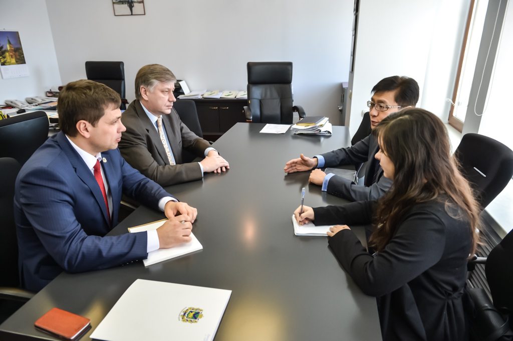 Совещание, Фото с места события из других источников