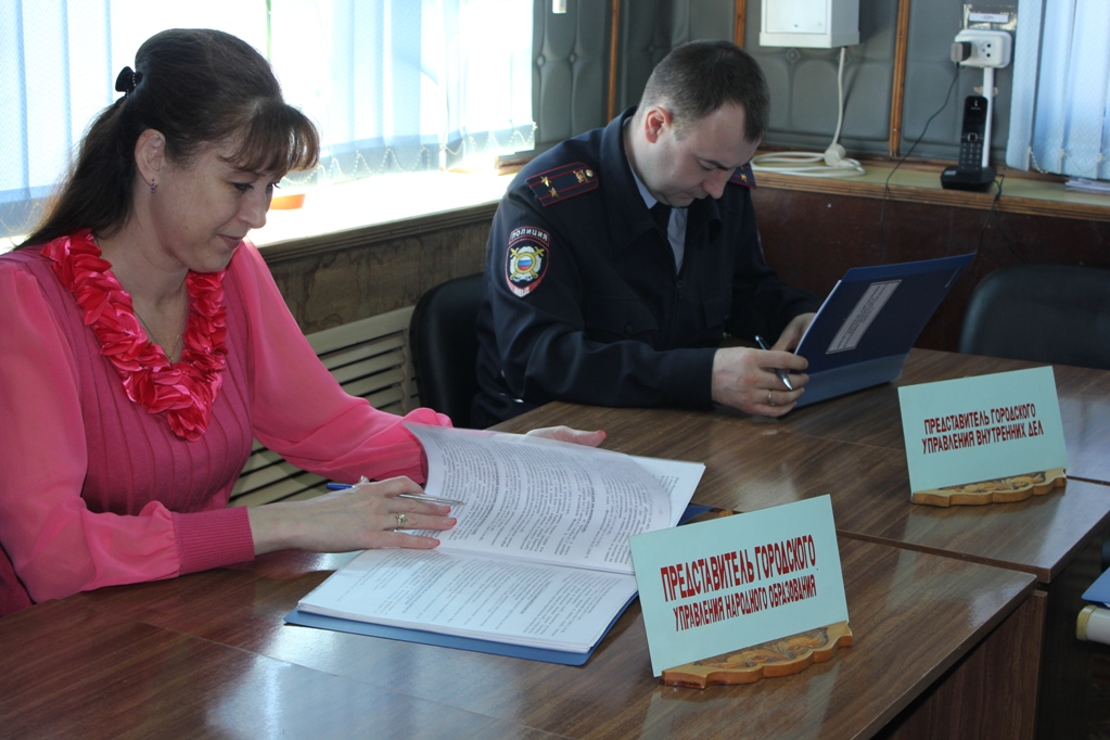 Члены призывной комиссии, Фото с места события собственное