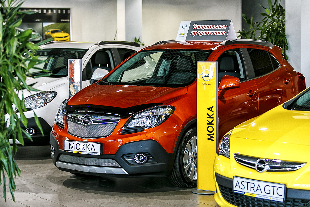 Автосалон Opel и Chevrolet во Владивостоке, Фото с места события собственное