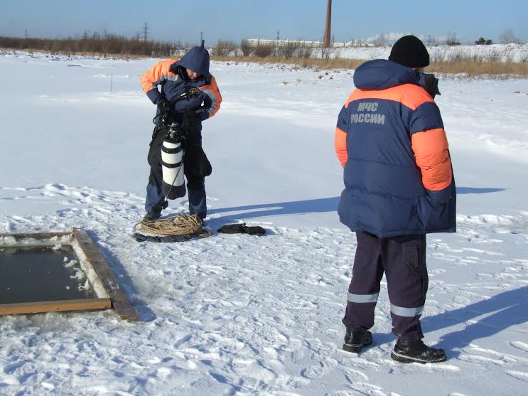 Водолазы Хабаровского края готовятся к погружению под воду Пресс-служба Дальневосточного регионального поисково-спасательного отряда МЧС России