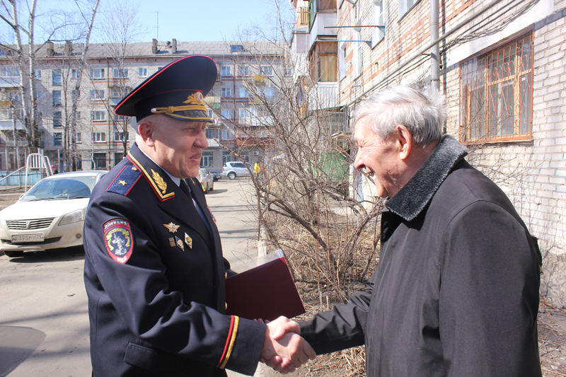 Глава областного УМВД Василий Олейник лично поздравил ветеранов, Фото с места события из других источников