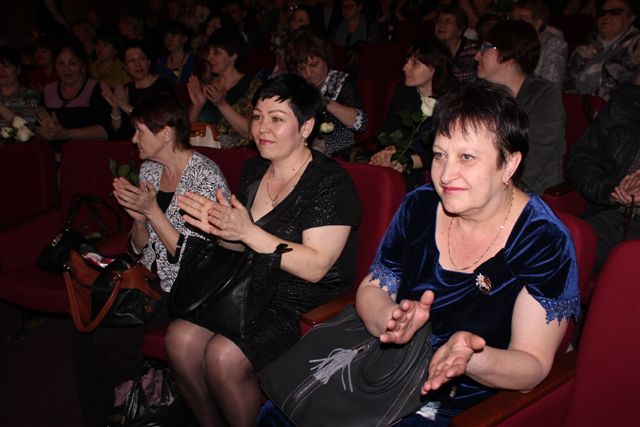 Аплодисменты коллегам, Фото с места события собственное