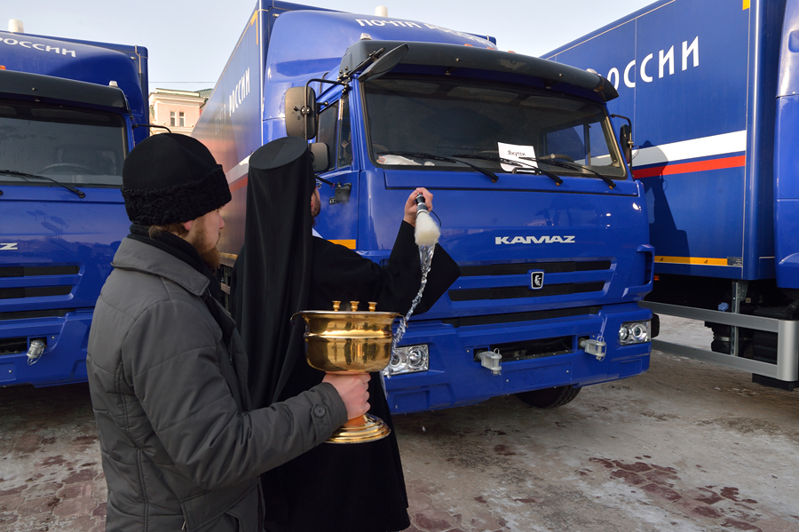 Якутский филиал почты России обновил автопарк, Фото с места события собственное