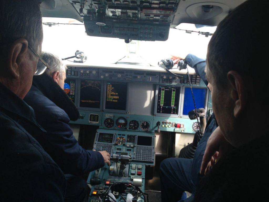 Авиация МЧС России продолжает поисковые мероприятия в акватории Охотского моря, Фото с места события собственное