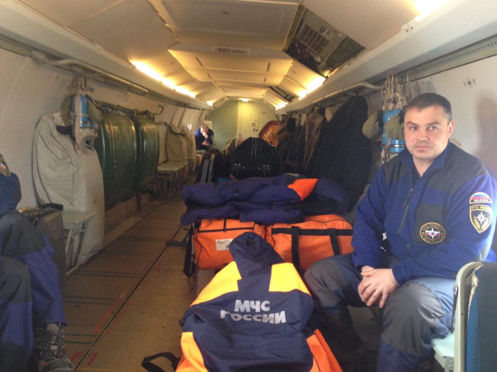 Авиация МЧС России продолжает поисковые мероприятия в акватории Охотского моря, Фото с места события собственное