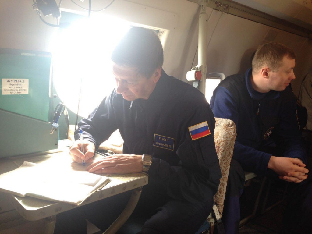 Авиация МЧС России продолжает поисковые мероприятия в акватории Охотского моря, Фото с места события собственное