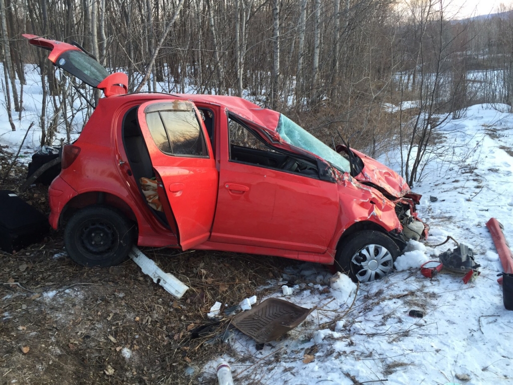 Машина под управлением автоледи из Амурской области перевернулась на трассе в ЕАО , Фото с места события из других источников