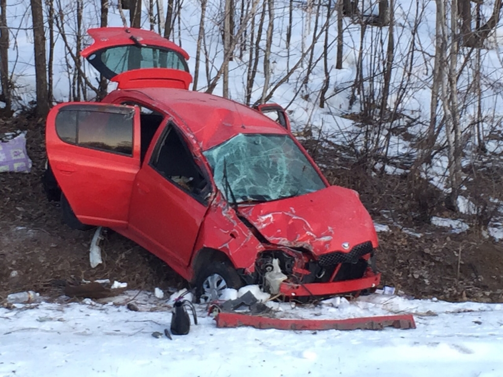 Машина под управлением автоледи из Амурской области перевернулась на трассе в ЕАО , Фото с места события из других источников