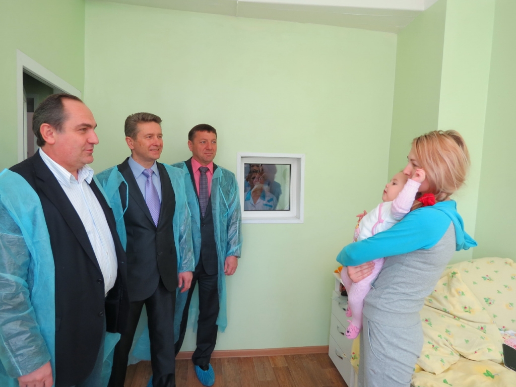 Екатерина Чернова и 9-ти месячная Кира поблагодарили за больницу, Фото с места события из других источников