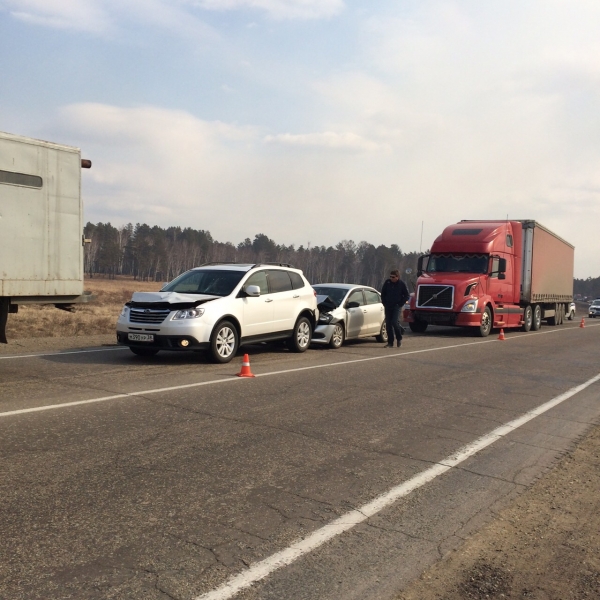 На трассе в Иркутской области столкнулись 12 автомобилей, Фото с места события из других источников