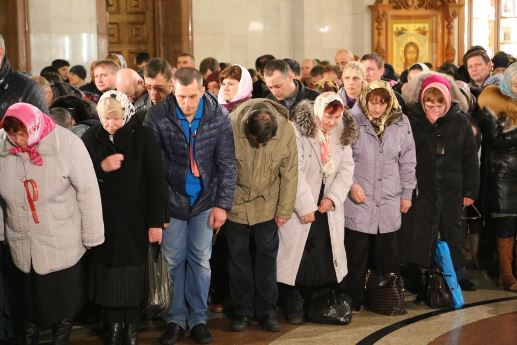 Тысячи верующих собрались на пасхальных богослужениях в хабаровских храмах, Фото с места события собственное