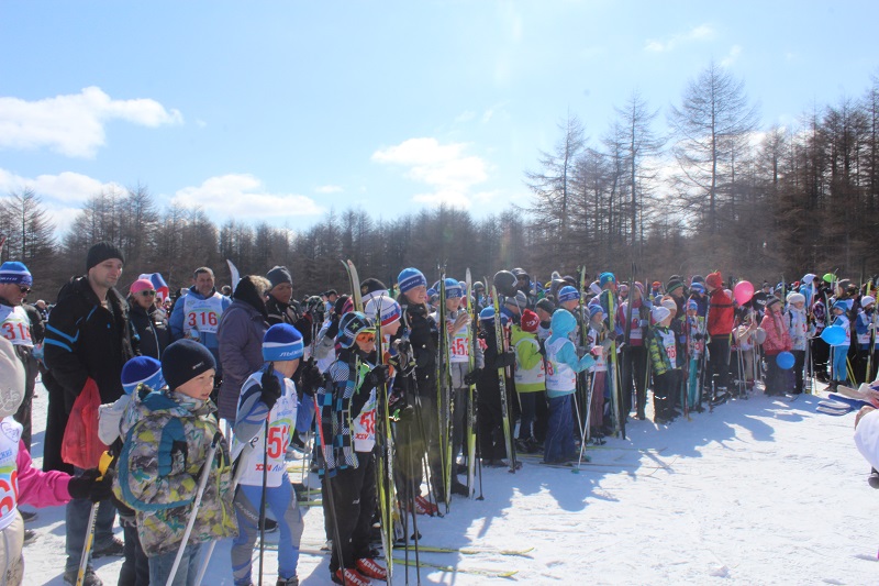 На лыжи встали взрослые и дети 20-ти возрастных категорий, Фото с места события собственное