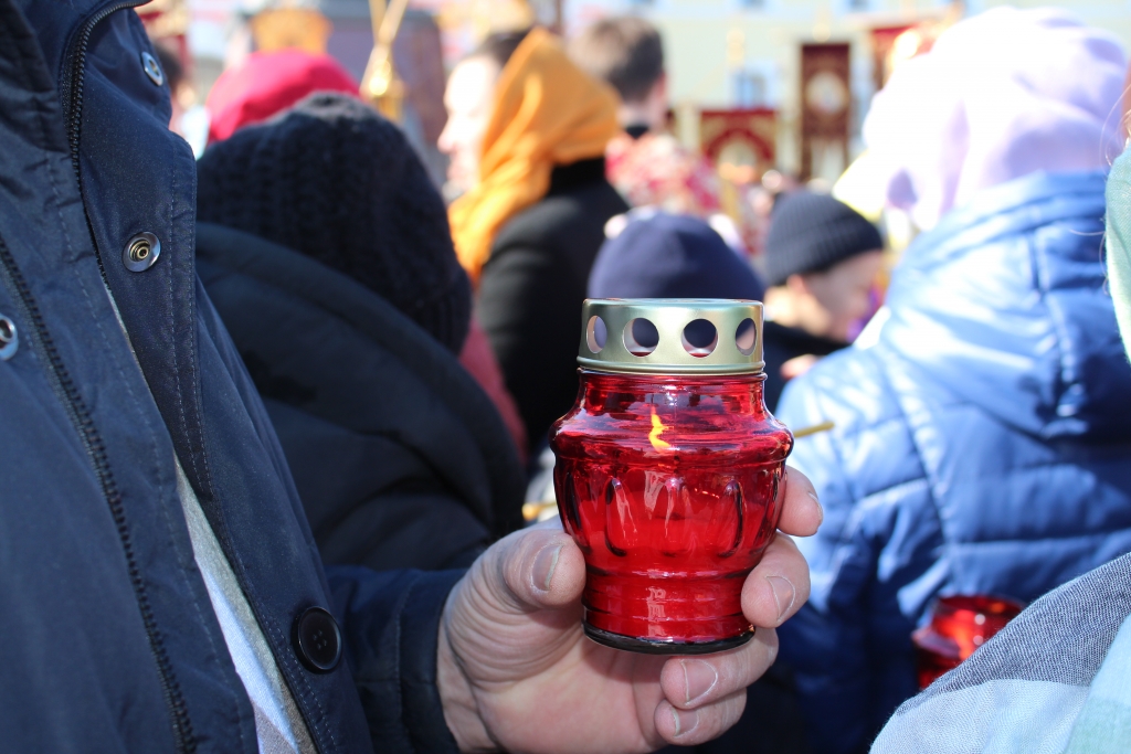 кутск, 13 апреля, YakutiaMedia. На почве личной неприязни, будучи в состоянии алкогольного опьянения, мужчина зарезал двух женщин в городе Олекминск. Одна из потерпевших была его сожительницей. Подозреваемому уже предъявлено обвинение, с которым мужчина с, Фото с места события собственное