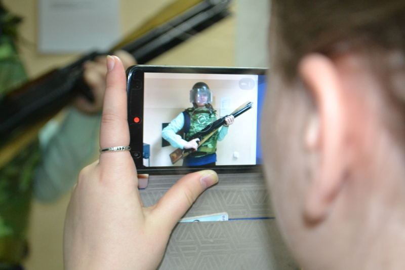 Особенности работы спецотряда СОБР объяснили школьникам Биробиджана, Фото с места события из других источников