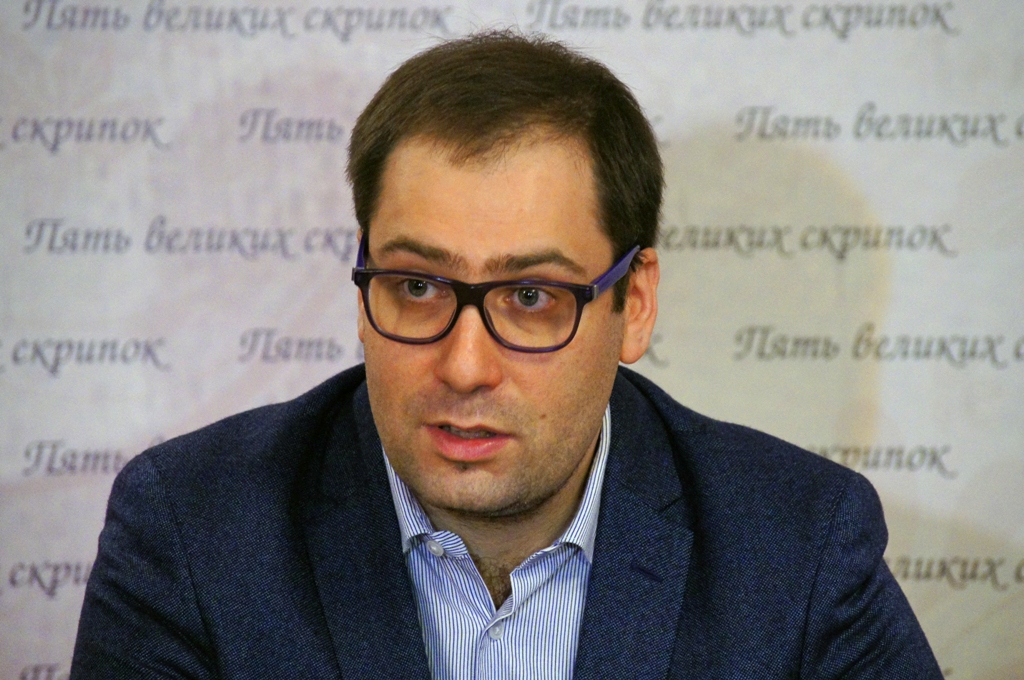 Дмитрий Коган, Фото с места события собственное