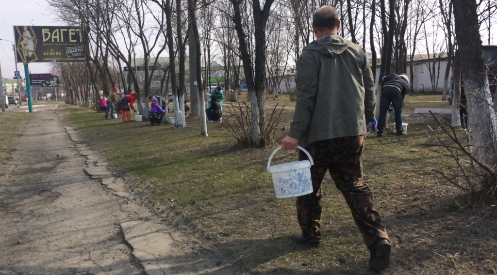 Субботник в разгаре, Фото с места события собственное