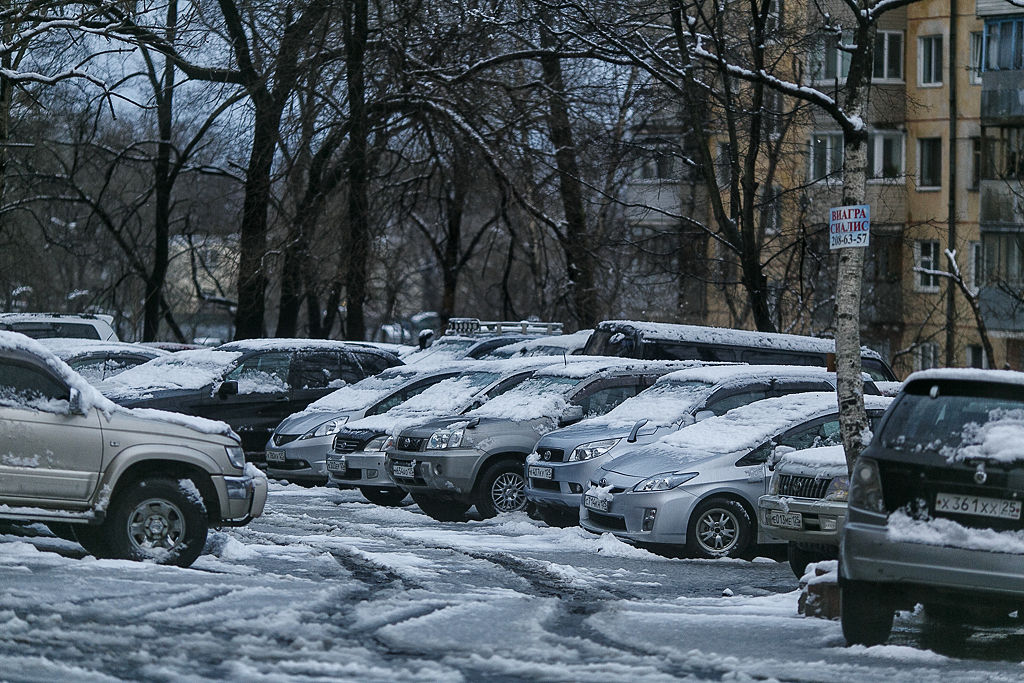 Снежная "каша" на автостоянках, Фото с места события собственное